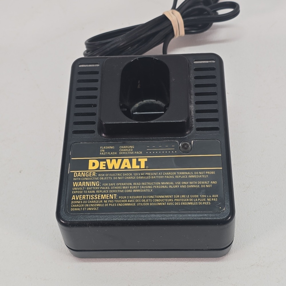 Dewalt Battery Charger DW9104 Standard One Hour Type 2 1.8 Amps 120V‎ OEM Black